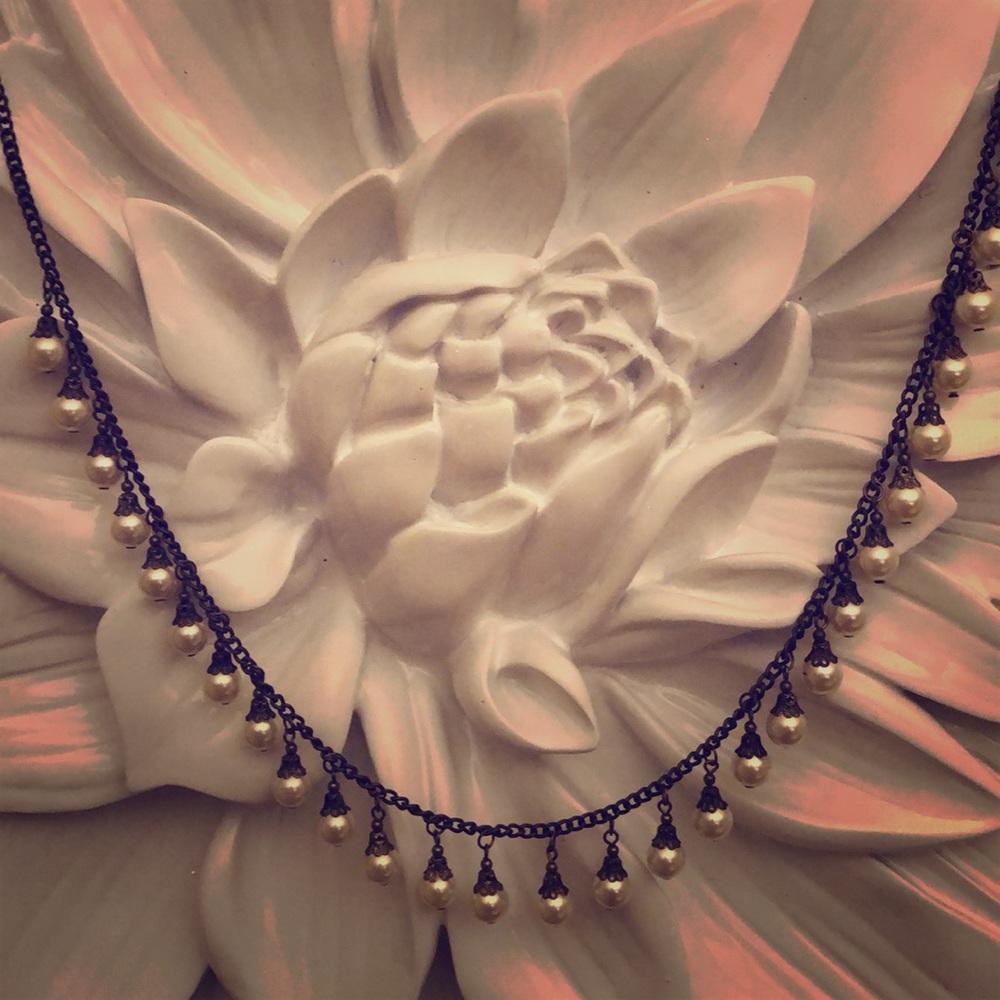 NWOT! 1920s style fashion pearl necklace.